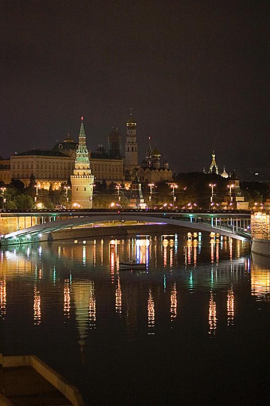 pict102.jpg - Вечерний Кремль и Москва-река